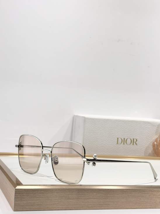 Picture of Dior Sunglasses _SKUfw76705617fw